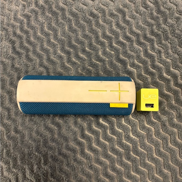 UE BOOM Blue and White Portable Speaker - Picture 2 of 9